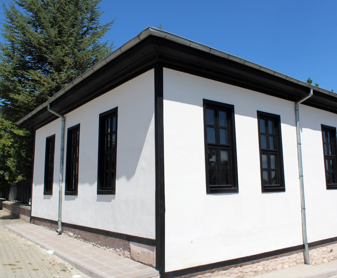 Zelf veilig een spiegel ophangen in huis