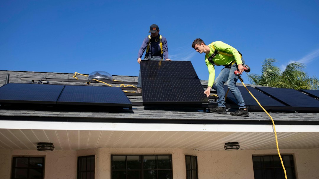 Zonnepanelen plaatsen: zo doe je het stap voor stap