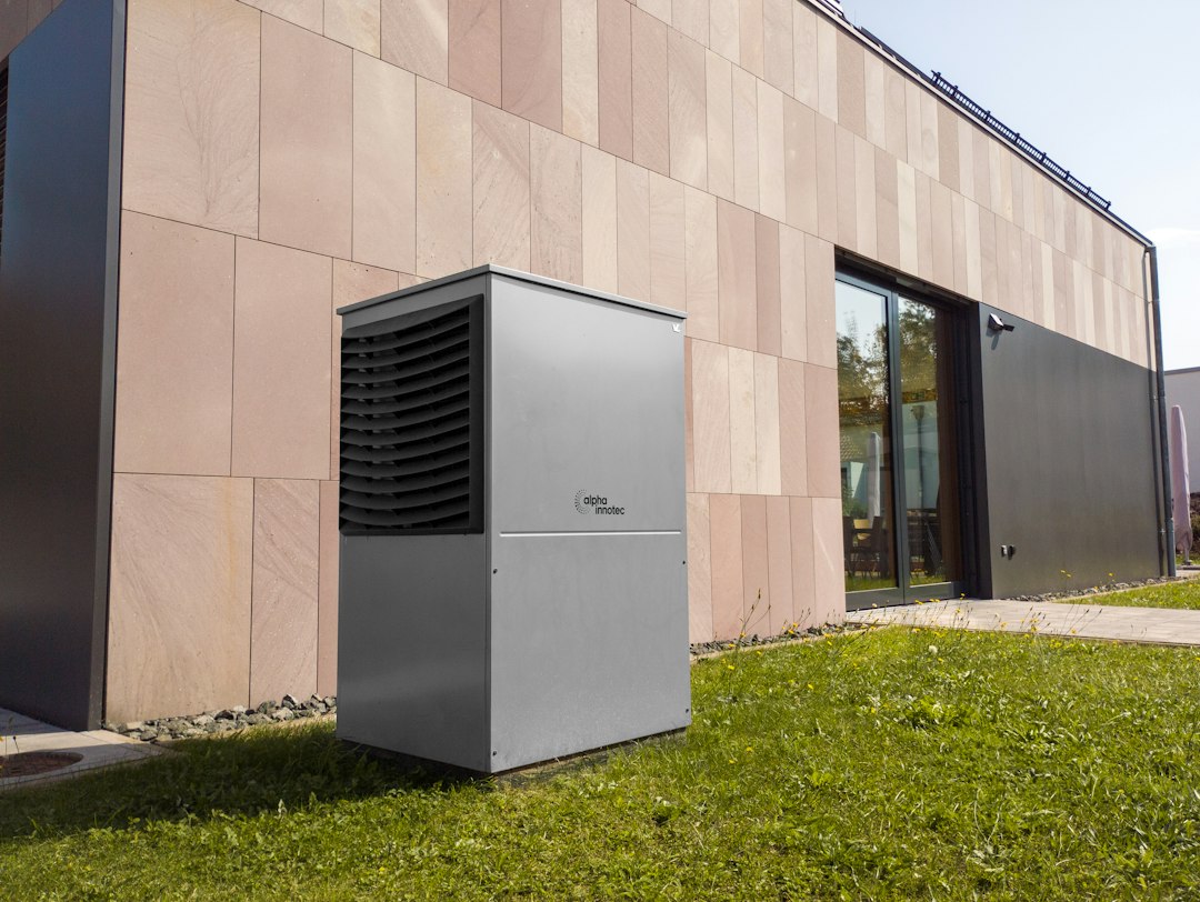 Warmtepomp buitenunit: wat je moet weten over plaatsing, geluid en onderhoud