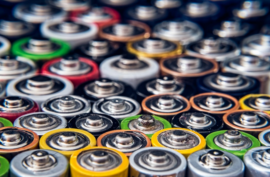 Thuisbatterij brandgevaar: oorzaken, risico’s en hoe je brand voorkomt