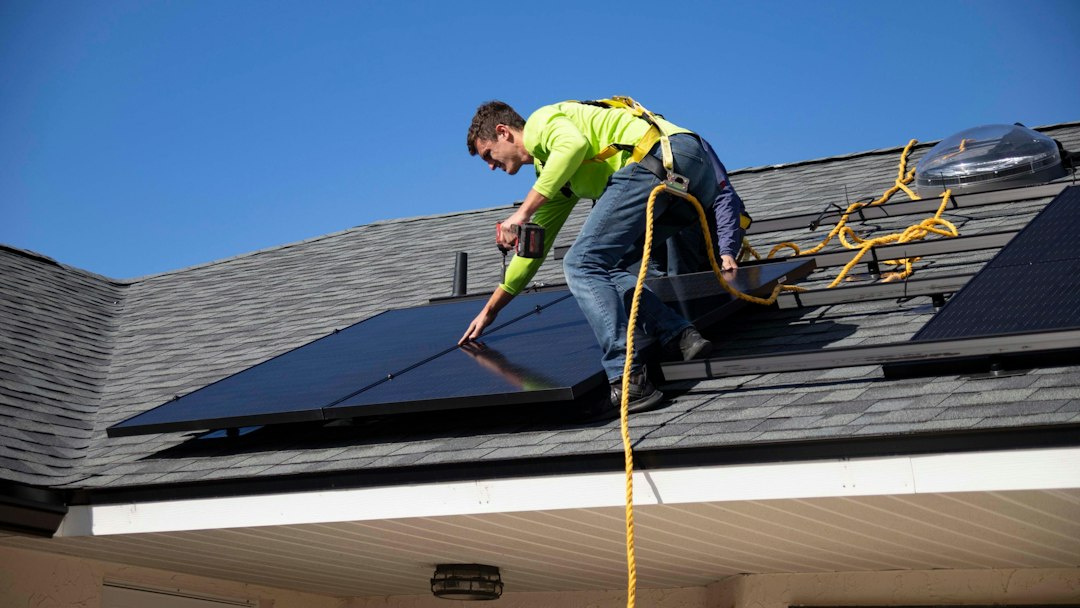 Zonnepanelen verwijderen: dit kost het en waar je op moet letten