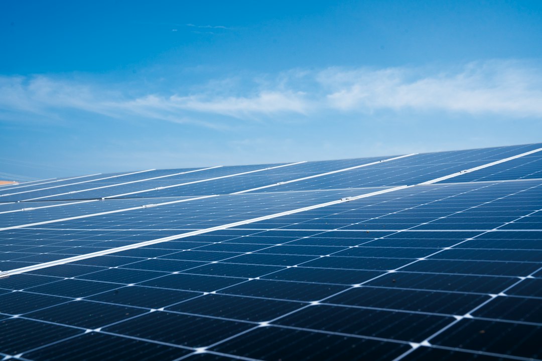 Levensduur zonnepanelen: hoe lang gaan ze mee en wat bepaalt dat?