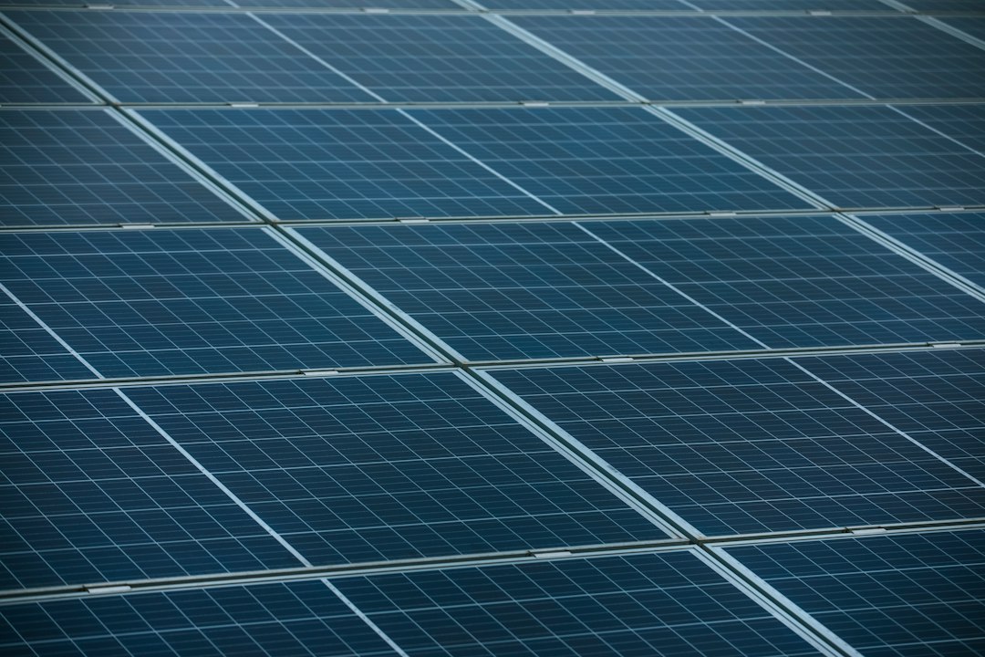 Kleine zonnepanelen: wat zijn het, wat leveren ze op en wanneer zijn ze slim?