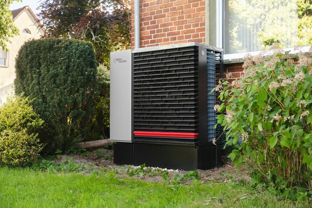 Stille warmtepomp: hoe stil kan het, en welke modellen scoren het best?